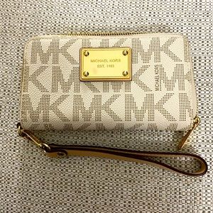 Michael Kors Wrislet signature Vanilla